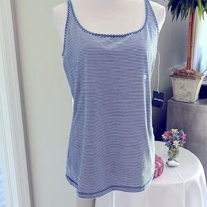 🛍️ 2/20
Eddie Bauer Layering Camisole Clematis Blue Strap